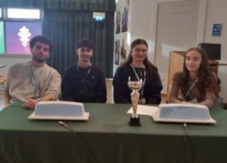 Winning students at house quiz